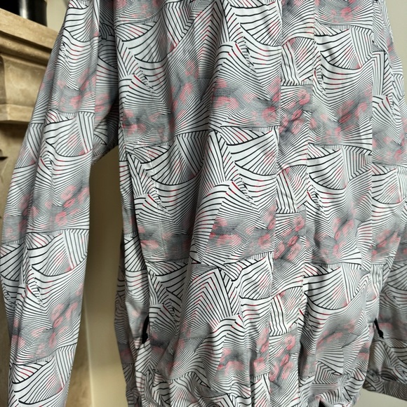 The North Face Womens Size XL Geometric Print Hooded Vented Full Zip Rain Jacket - Picture 11 of 16
